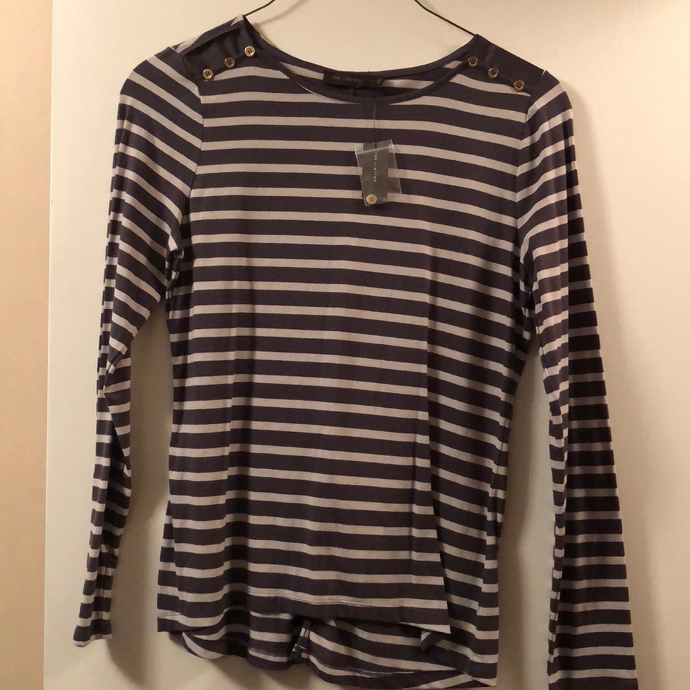 Long sleeve tee with button details